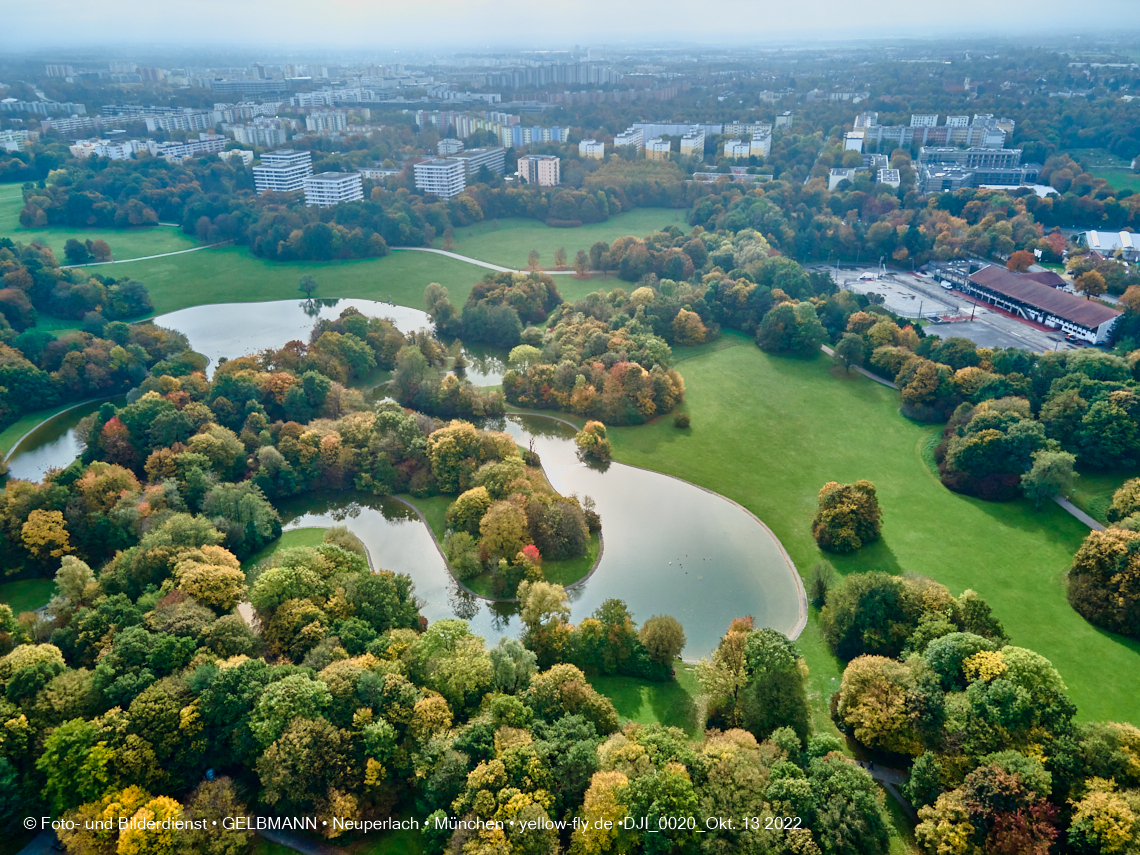 13.10.2022 - Der Ostpark mit See und Biergarten in Neuperlach